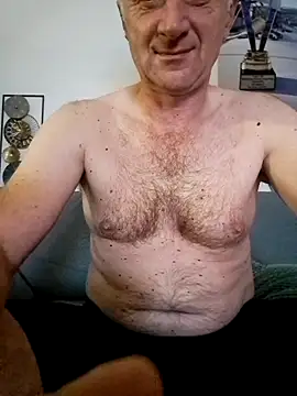 Snapshot of Vintermelon2 chatting on October 16, 2025, 7:55 pm Vintermelon2 online show from October 16, 2025, 7:55 pm