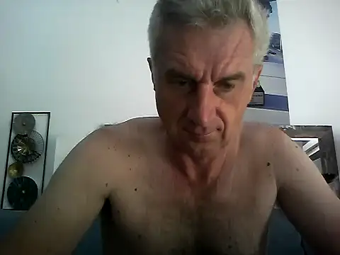 Snapshot of Vintermelon2 chatting on October 3, 2025, 8:05 am Vintermelon2 online show from October 3, 2025, 8:05 am