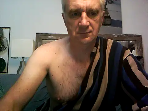 Snapshot of Vintermelon2 chatting on October 6, 2025, 5:41 am Vintermelon2 online show from October 6, 2025, 5:41 am