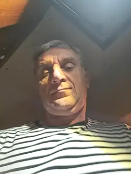 Snapshot of Vintermelon2 chatting on October 11, 2025, 11:28 pm Vintermelon2 online show from October 11, 2025, 11:28 pm