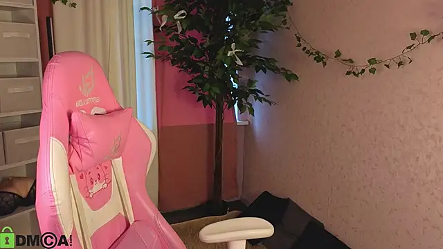 L1na Reeds online show from April 10, 2026, 1:12 am