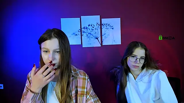 esme moore  online show from October 20, 2025, 8:48 am