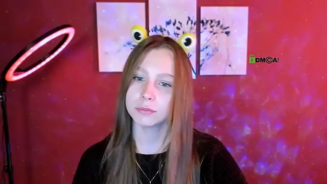 esme moore  online show from October 8, 2025, 8:49 am