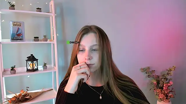 esme moore  online show from October 4, 2025, 8:49 am