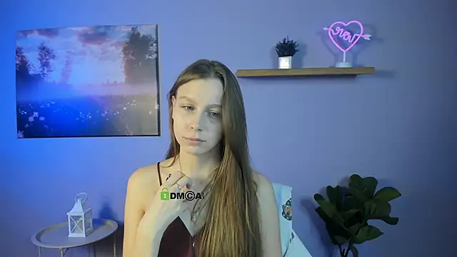 esme moore  online show from November 28, 2025, 7:36 pm