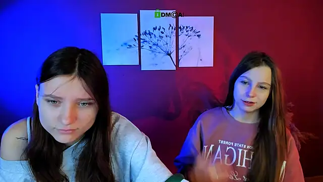 esme moore  online show from October 17, 2025, 8:28 am