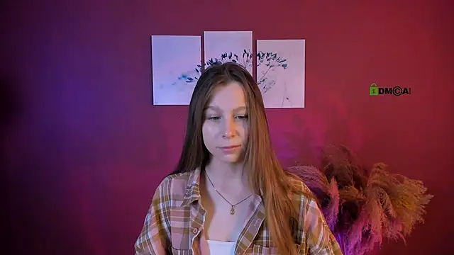 esme moore  online show from October 25, 2025, 9:08 am