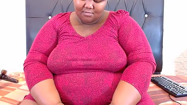 LadyBear2002 online show from April 7, 2026, 7:04 pm