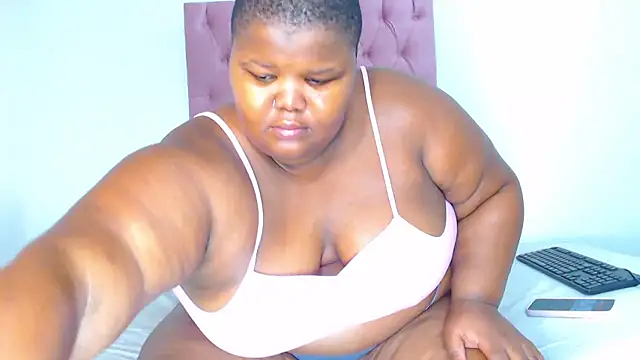 LadyBear2002 online show from January 9, 2026, 4:47 pm