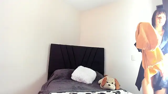 ValeStone online show from December 2, 2025, 9:16 pm