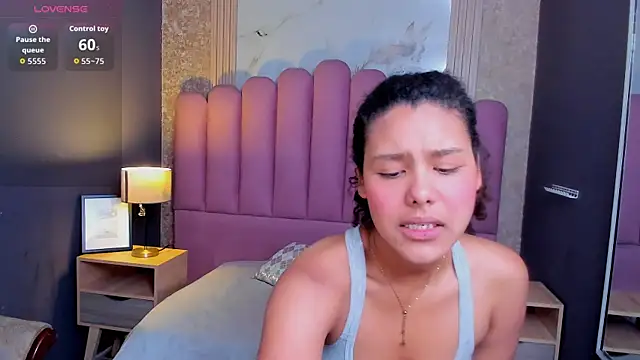 AriaVega online show from December 19, 2025, 12:18 pm