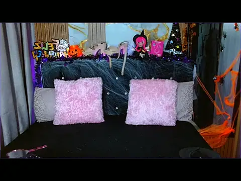 sthephylittle online show from October 25, 2025, 6:30 pm