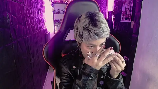 lunarichy22 online show from February 24, 2026, 8:21 pm