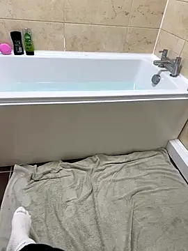 MimiMaee online show from October 3, 2025, 7:59 pm