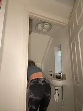 MimiMaee online show from November 2, 2025, 4:56 pm