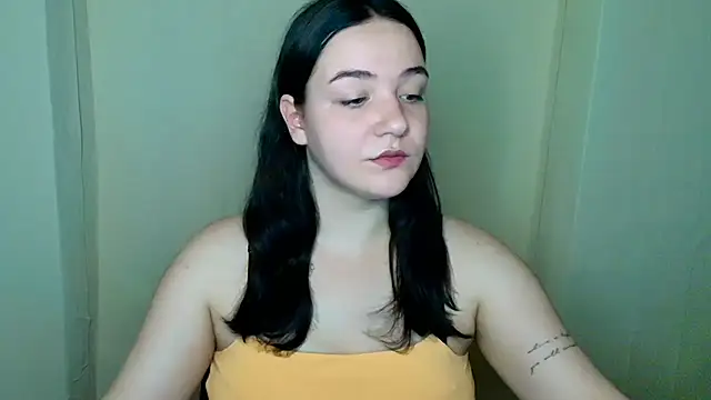 OliviaMontgommery online show from July 15, 2026, 2:40 am