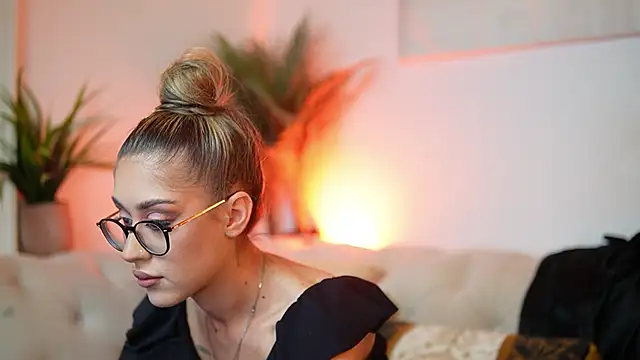 AileenKiss online show from October 9, 2025, 6:08 pm