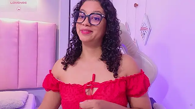 CamilaLevy online show from April 15, 2026, 12:21 pm