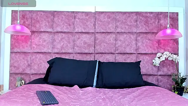 CameronRey  online show from November 5, 2025, 9:29 pm