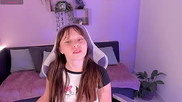 Snapshot of AliciaMoonx chatting on October 6, 2025, 11:55 am AliciaMoonx online show from October 6, 2025, 11:55 am