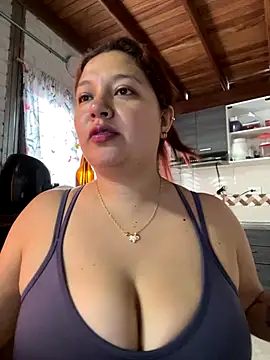 Cami Moon1 online show from November 12, 2025, 1:59 pm