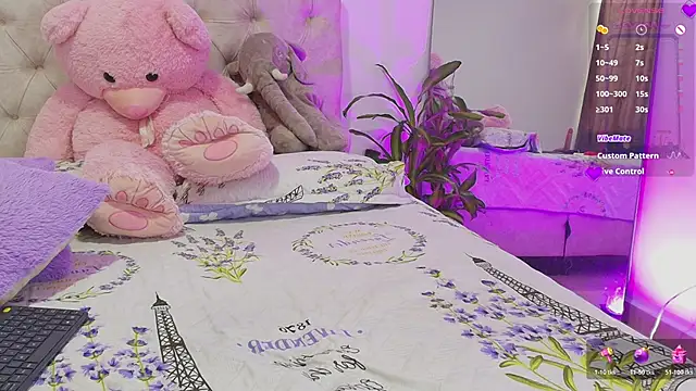 Snapshot of SoofiKiss chatting on June 4, 2026, 6:56 pm SoofiKiss online show from June 4, 2026, 6:56 pm