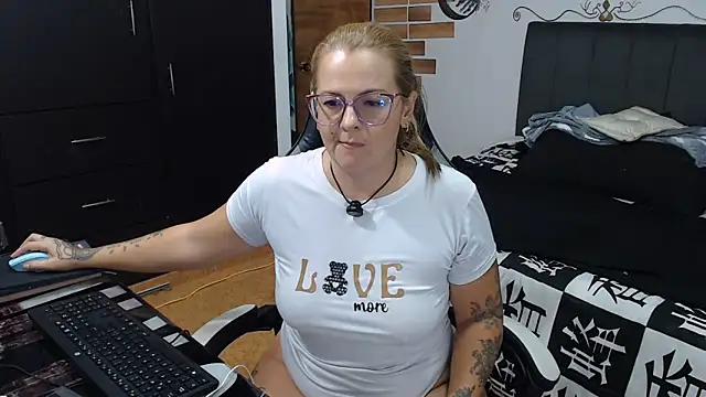 perlagoloza05 online show from July 1, 2026, 2:34 am