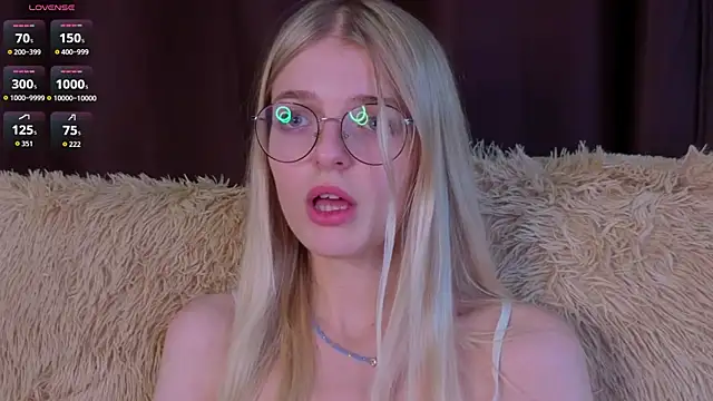 MonicaShiny online show from November 14, 2025, 5:49 pm