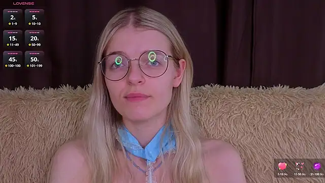 MonicaShiny online show from November 10, 2025, 8:03 pm