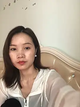 Snapshot of Mile-m chatting on May 6, 2026, 3:43 am Mile-m online show from May 6, 2026, 3:43 am