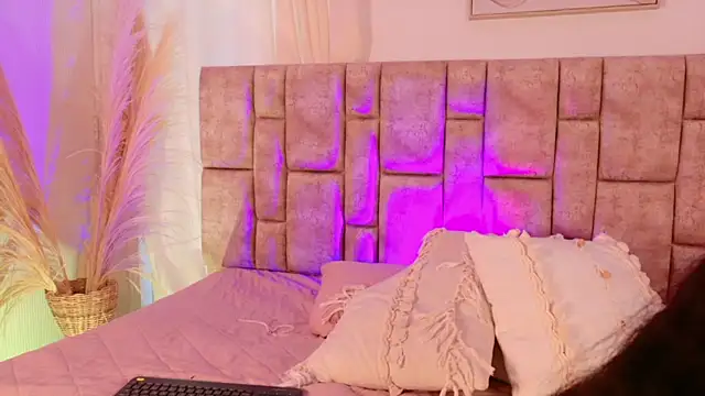 AmyVega  online show from December 2, 2025, 1:13 pm