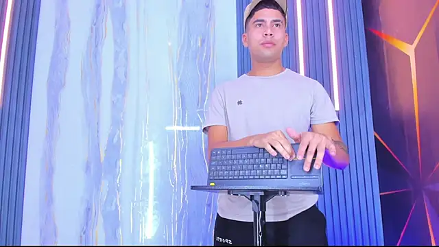 Play boys Hot2 online show from November 29, 2025, 3:50 am