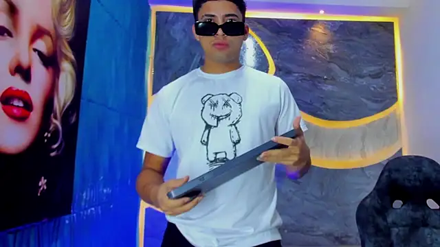 Play boys Hot2 online show from October 29, 2025, 12:59 pm