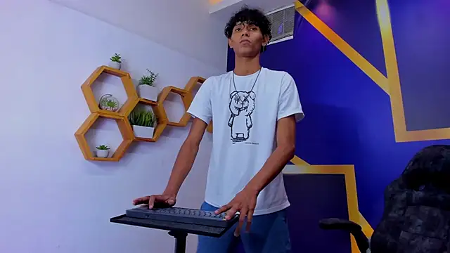 Play boys Hot2 online show from October 15, 2025, 12:46 pm