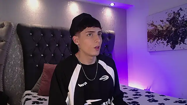 MateoMitchell online show from November 7, 2025, 5:01 am