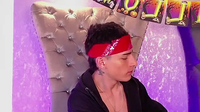 MateoMitchell online show from October 19, 2025, 5:10 am