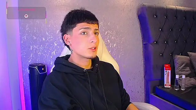 MateoMitchell online show from December 18, 2025, 5:01 am