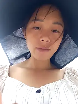 mochicute online show from October 6, 2025, 1:40 am