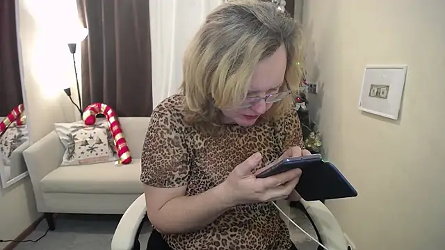 Snapshot of VestaWoody chatting on November 29, 2025, 8:14 am VestaWoody online show from November 29, 2025, 8:14 am