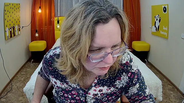 Snapshot of VestaWoody chatting on November 20, 2025, 1:01 pm VestaWoody online show from November 20, 2025, 1:01 pm