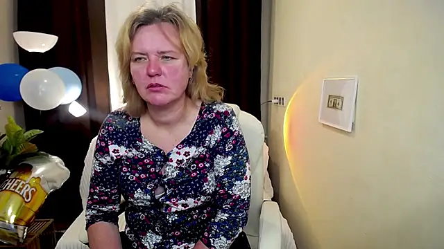 Snapshot of VestaWoody chatting on October 5, 2025, 6:26 am VestaWoody online show from October 5, 2025, 6:26 am