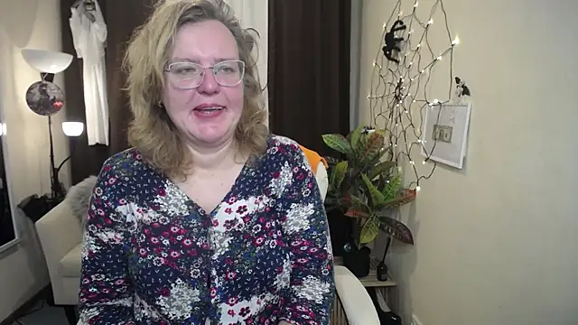 Snapshot of VestaWoody chatting on October 31, 2025, 7:05 am VestaWoody online show from October 31, 2025, 7:05 am