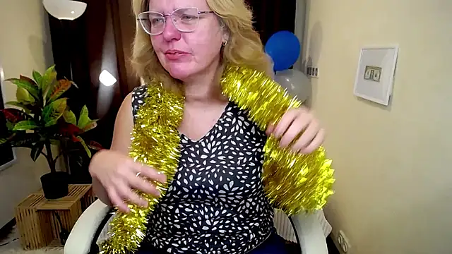 Snapshot of VestaWoody chatting on October 6, 2025, 6:03 am VestaWoody online show from October 6, 2025, 6:03 am