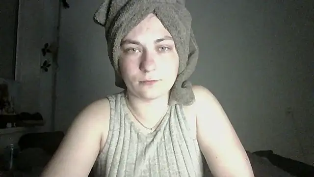 Twolatte1520 online show from April 8, 2026, 8:43 pm