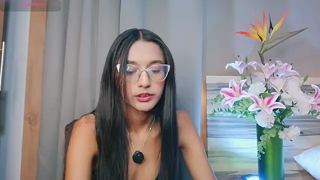 luna valen online show from May 10, 2026, 4:38 am