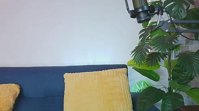 luna valen online show from May 28, 2026, 4:09 am