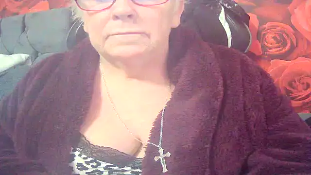 Playful MILF Demi online show from March 15, 2026, 12:01 pm