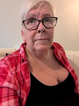 Playful MILF Demi online show from February 11, 2026, 9:31 am