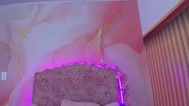 Malory  Jones online show from October 6, 2025, 6:19 pm