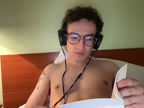 Snapshot of Poeta98@xh chatting on October 3, 2025, 8:54 pm Poeta98xh online show from October 3, 2025, 8:54 pm